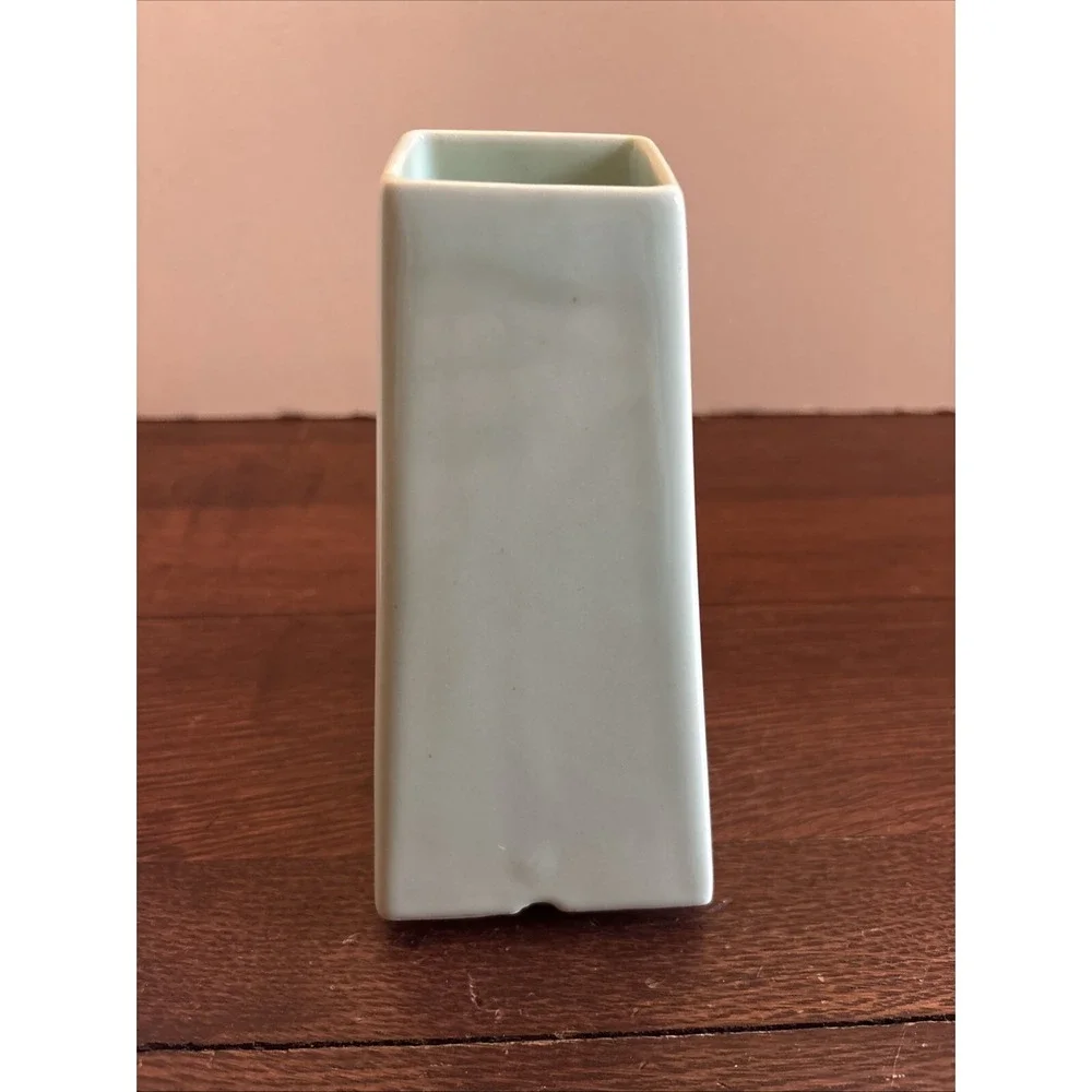 STAK Ceramics Bloom‎ Cell Phone Stand / Dock Vase